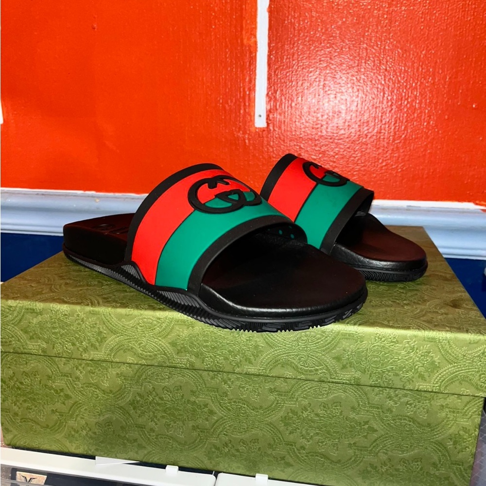 Men’s Gucci interlocking G slides